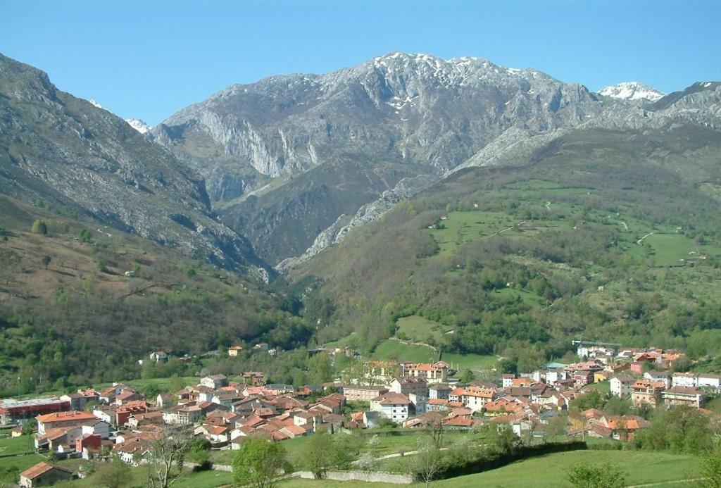 Las Cabraliegas Arenas De Cabrales Exterior photo